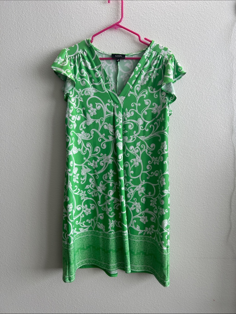 MSK Green & White Scroll-Print V-Neck Shift Dress